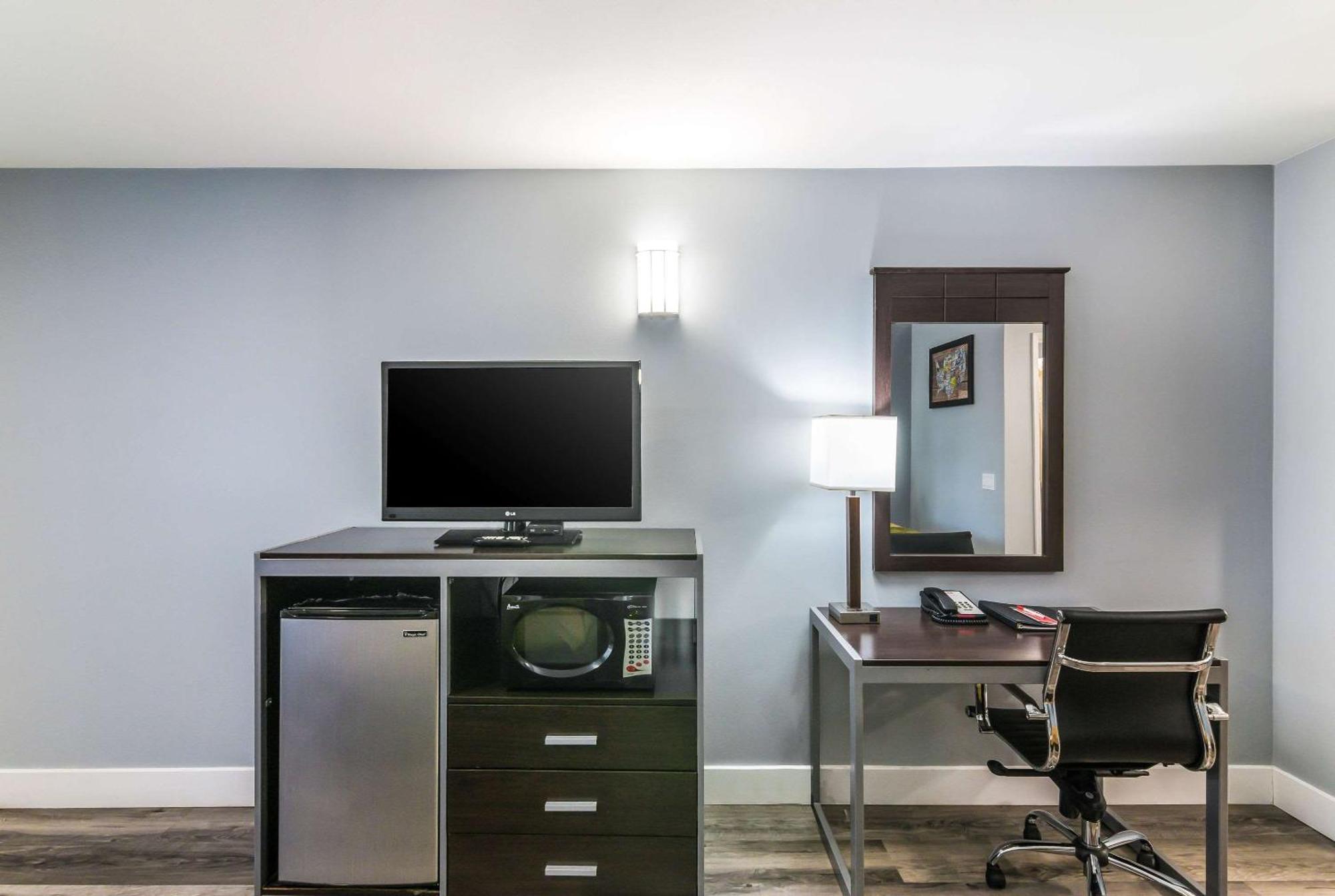 Econo Lodge Hesperia - Victorville I-15 Экстерьер фото