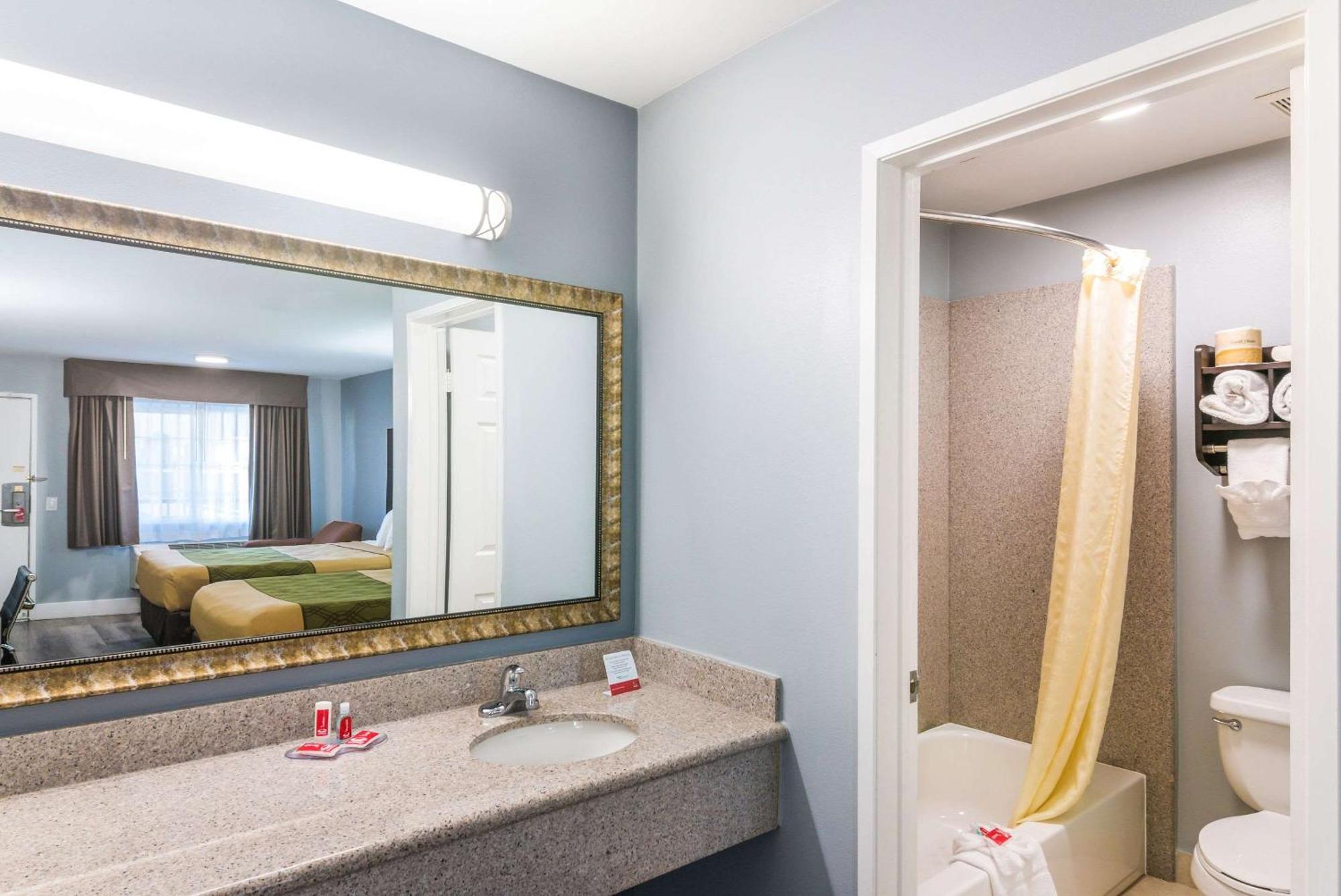 Econo Lodge Hesperia - Victorville I-15 Экстерьер фото