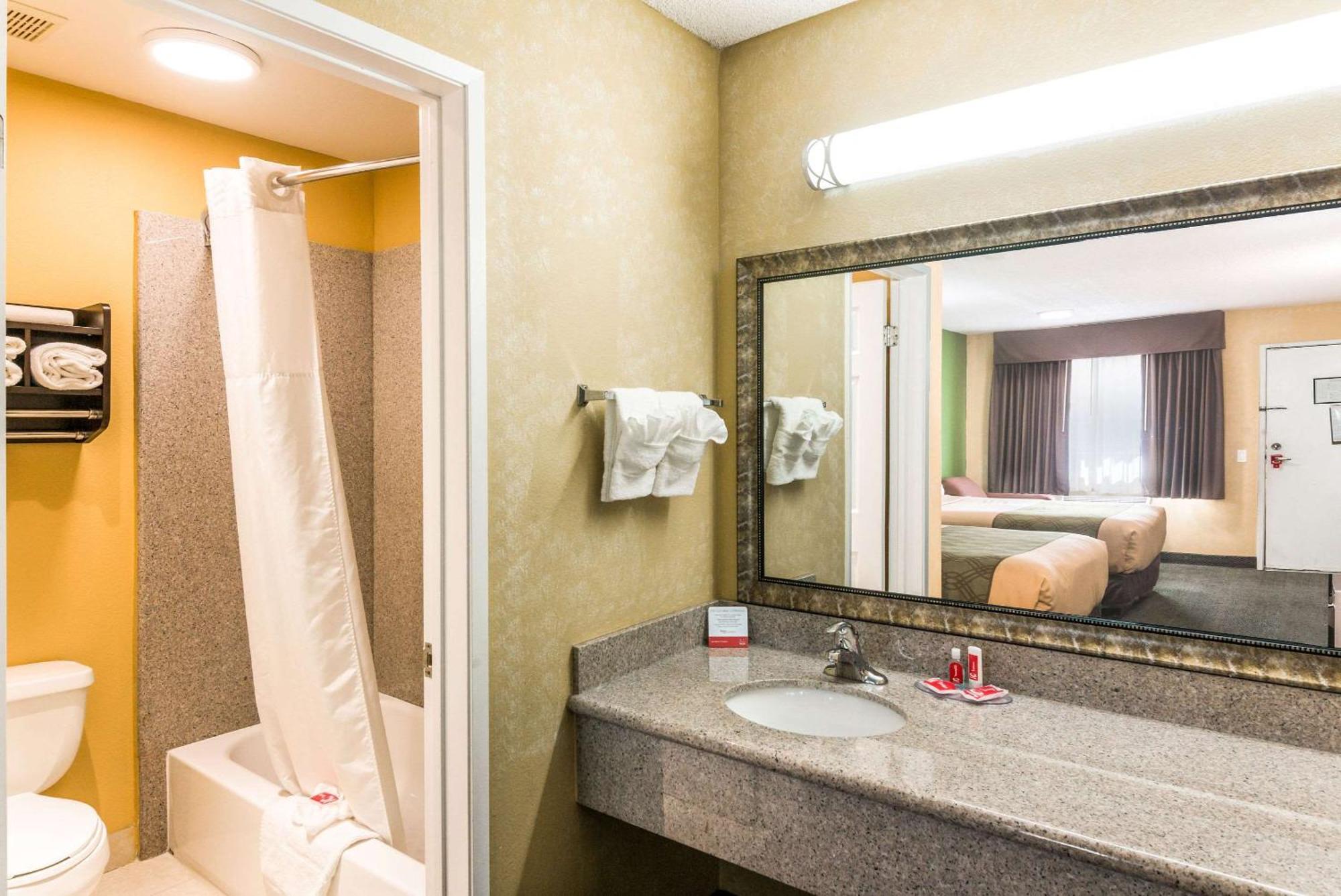 Econo Lodge Hesperia - Victorville I-15 Экстерьер фото