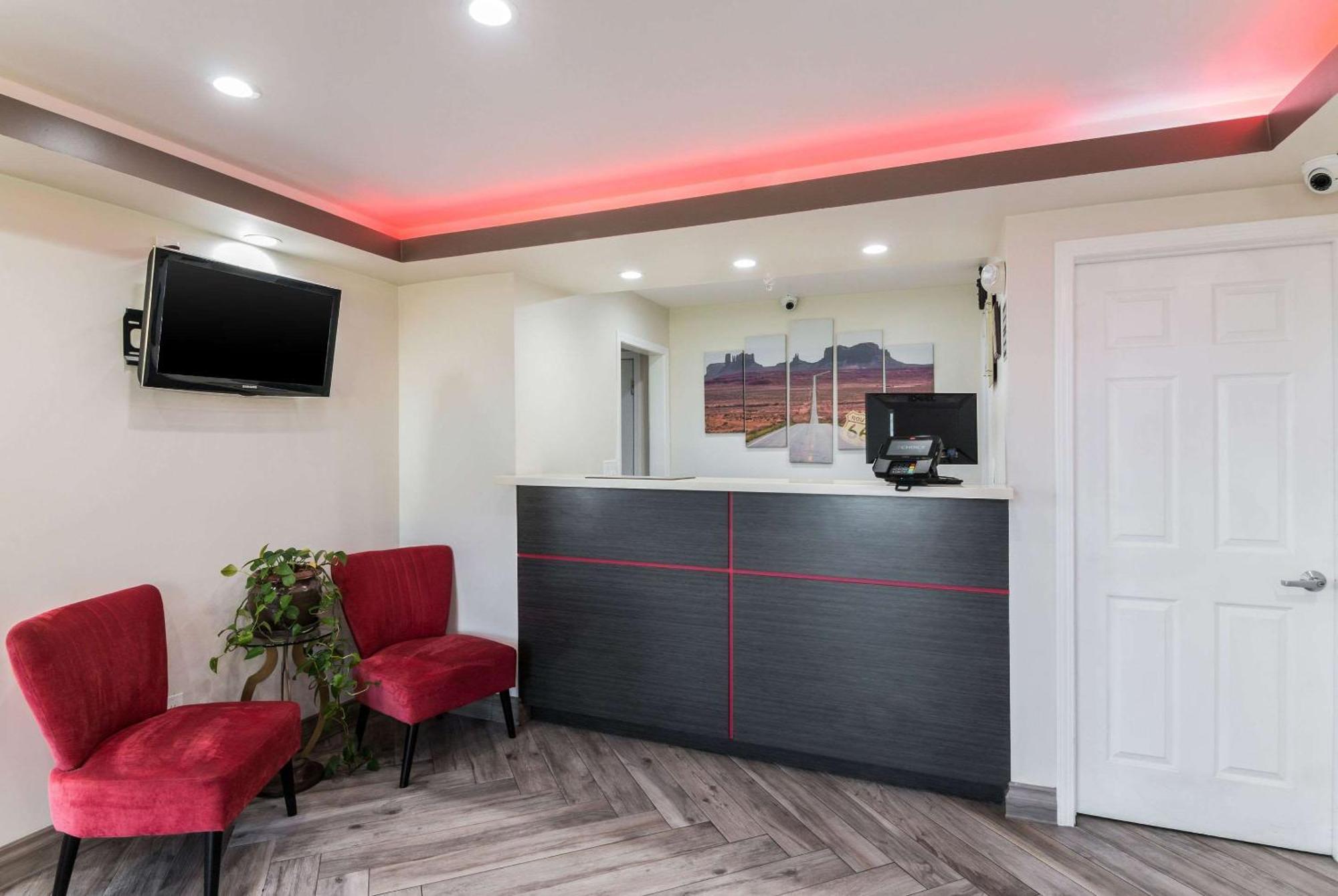 Econo Lodge Hesperia - Victorville I-15 Экстерьер фото